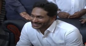 Jagan Smile: ఎక్క‌డ కొట్టారు.. ప్ర‌స‌న్న మాట‌ల‌కు జ‌గ‌న్ న‌వ్వులు
