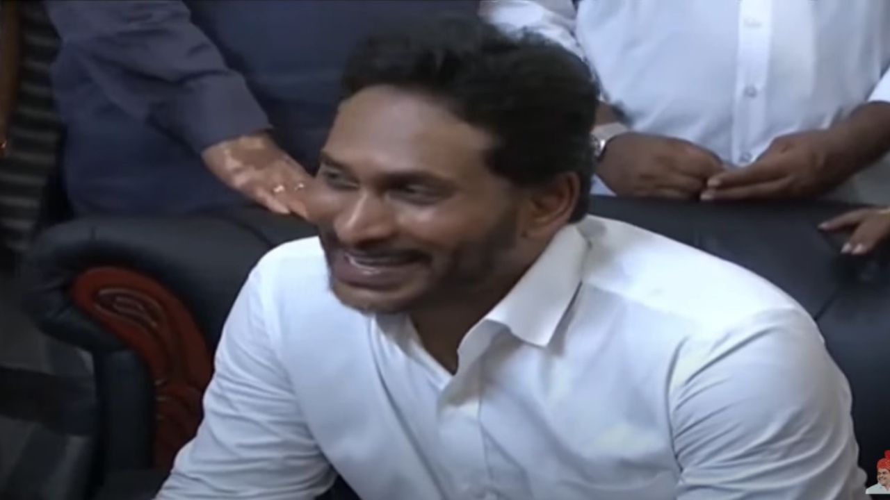 Jagan Smile: ఎక్క‌డ కొట్టారు.. ప్ర‌స‌న్న మాట‌ల‌కు జ‌గ‌న్ న‌వ్వులు