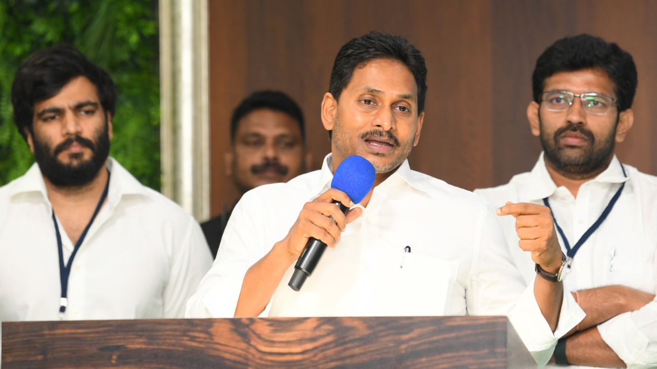 YS Jagan: సీనియర్లకు చెక్ పెడుతున్న జగన్.. ఇదిగో సాక్ష్యం