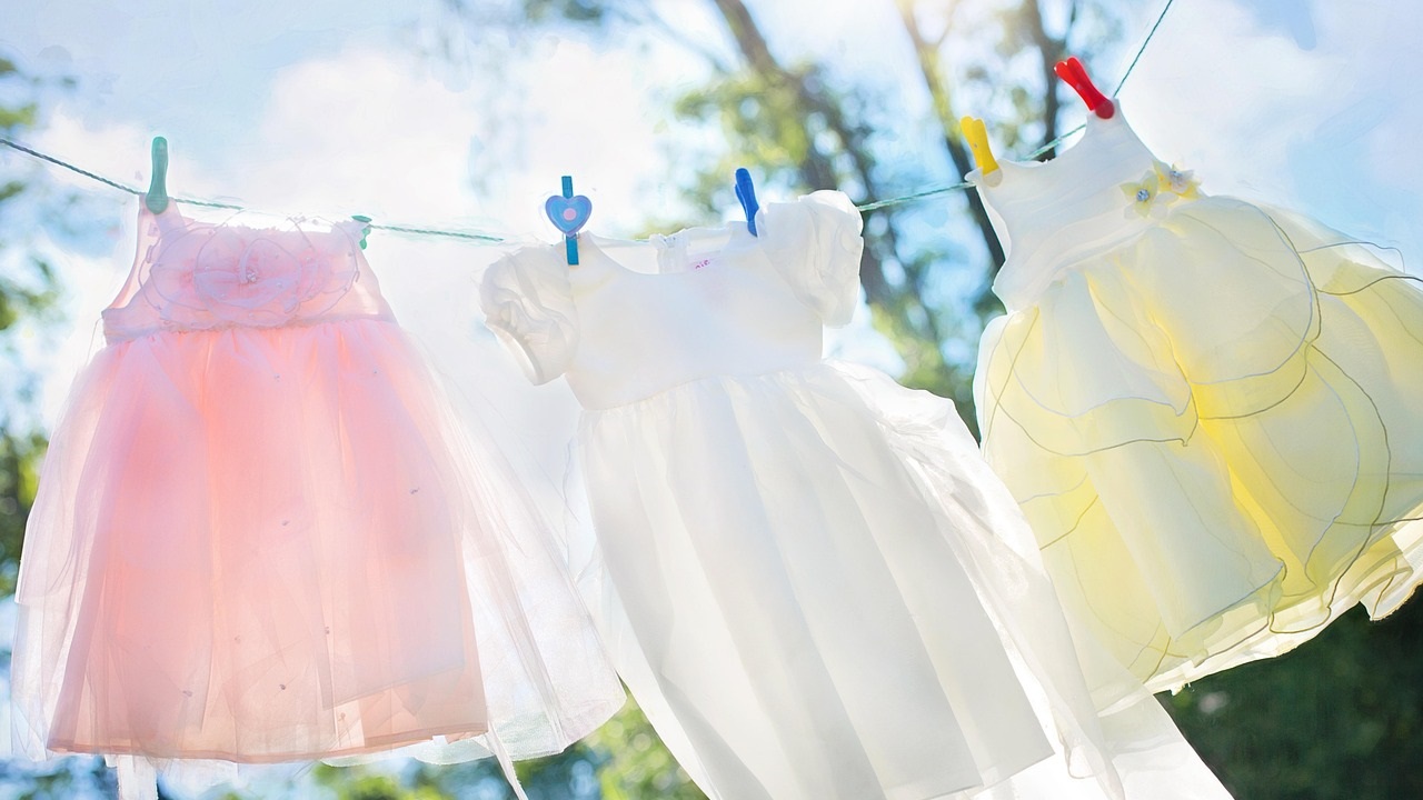 Wet clothes bad Smell: వర్షాకాలంలో తడిచిన బట్టలు దుర్వాసన రాకుండా ఉండాలంటే ఇలా చేయండి