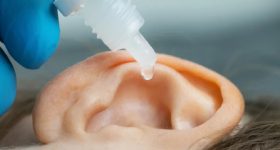 Earwax: చెవిలో గులిమితో ఇబ్బంది పడుతున్నారా ? ఇలా చేస్తే గులిమి మొత్తం బయటికి వచ్చేస్తుంది