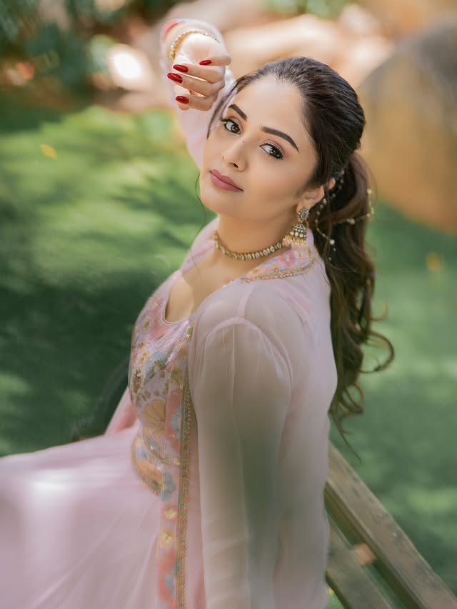 Sreemukhi Photo Gallery