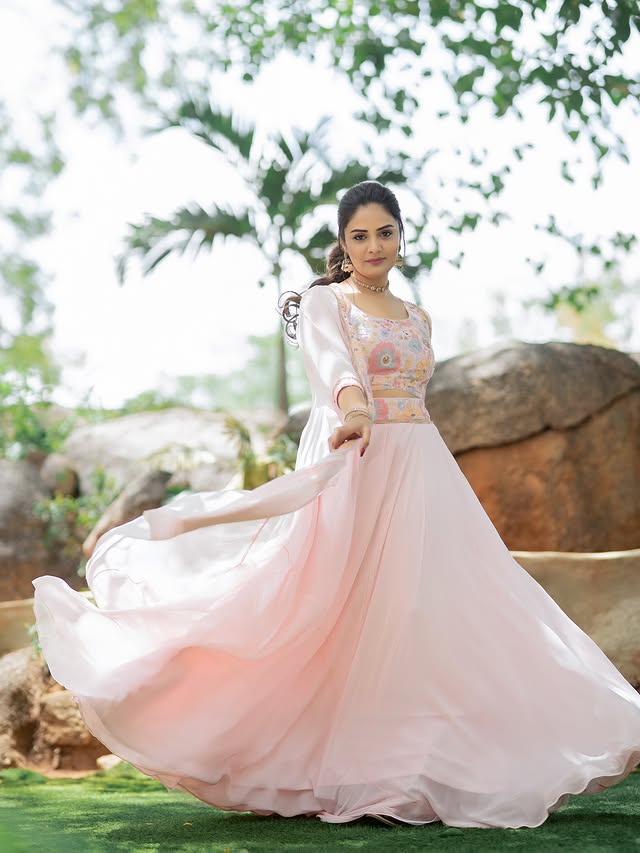 Sreemukhi Photo Gallery