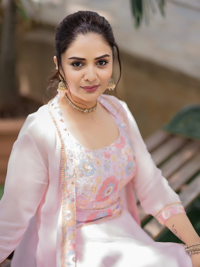 Sreemukhi Photo Gallery