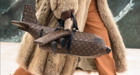 Plane Handbag: ఈ విమానం హ్యాండ్ బ్యాగ్ ధరతో ఓ ఇల్లు కొనేయొచ్చు, దీని ప్రత్యేకత ఏమిటో తెలుసా?