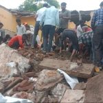 School Building collapse: కుప్పకూలిన స్కూల్ పైకప్పు.. చిక్కుకున్న చిన్నారులు..