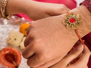 Rakhi Festival 2025: రాఖీ పండగ రోజు.. ప్రతి ఒక్కరూ తప్పకుండా చేయాల్సిన పరిహారాలు ఇవే !