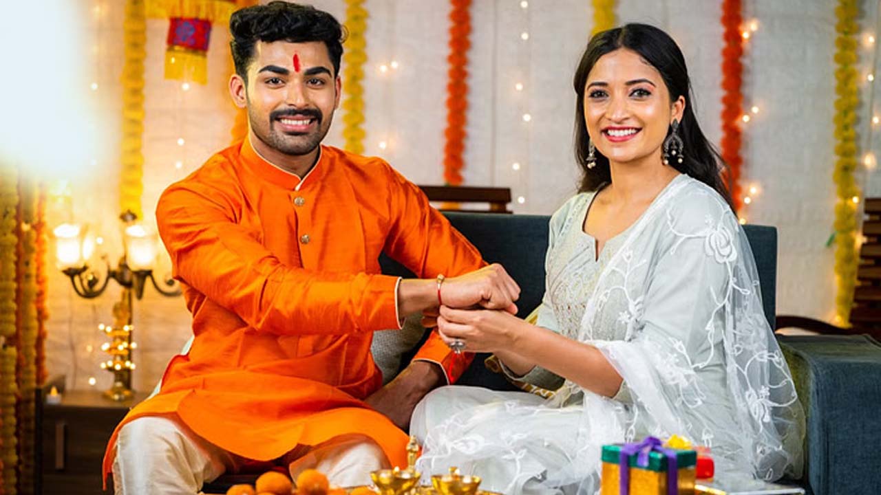 Raksha Bandhan 2025: రాఖీ కట్టేటప్పుడు ఎన్ని ముడులు వేస్తే.. సోదరులకు శుభం జరుగుతుందో తెలుసా ?