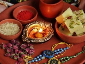 Raksha Bandhan 2025: రాఖీ పళ్లెంలో.. ఈ వస్తువులు తప్పకుండా ఉండాలట !
