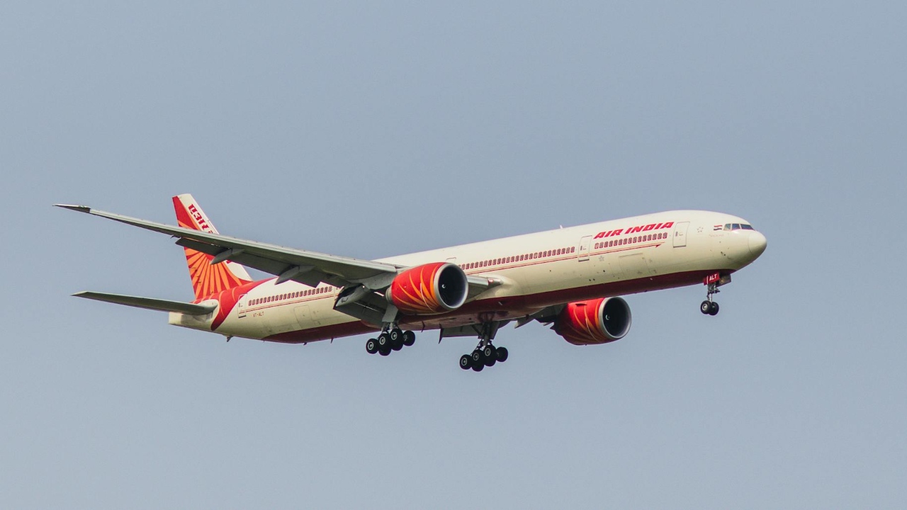 Air India: మరో ఎయిర్ ఇండియా విమానానికి తప్పిన ప్రమాదం.. ఫ్లైట్‌లో కాంగ్రెస్ పార్టీ ఎంపీలు