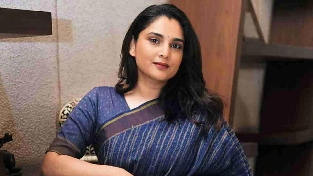 Actress Ramya: నటి రమ్యకు అత్యాచార బెదిరింపులు… పోలీసుల అదుపులో ఆ హీరో ఫ్యాన్స్!