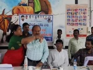 Kova Lakshmi: కాంగ్రెస్ నేతను వాటర్ బాటిల్ తో కొట్టిన BRS ఎమ్మెల్యే.. ఏం జరిగిందంటే?