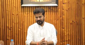 Hindu Rituals: శుభకార్యాలలో ఆడవాళ్ళ గొంతుకు గంధం ఎందుకు రాస్తారో తెలుసా..?