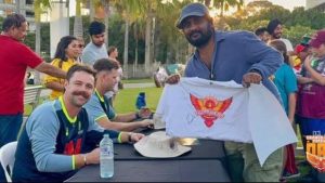 Travis head – SRH Fan : ఆస్ట్రేలియా గడ్డపై  SRH ఫ్యాన్స్ రచ్చ చూడండి.. హెడ్ ను అడ్డంగా పట్టుకొని