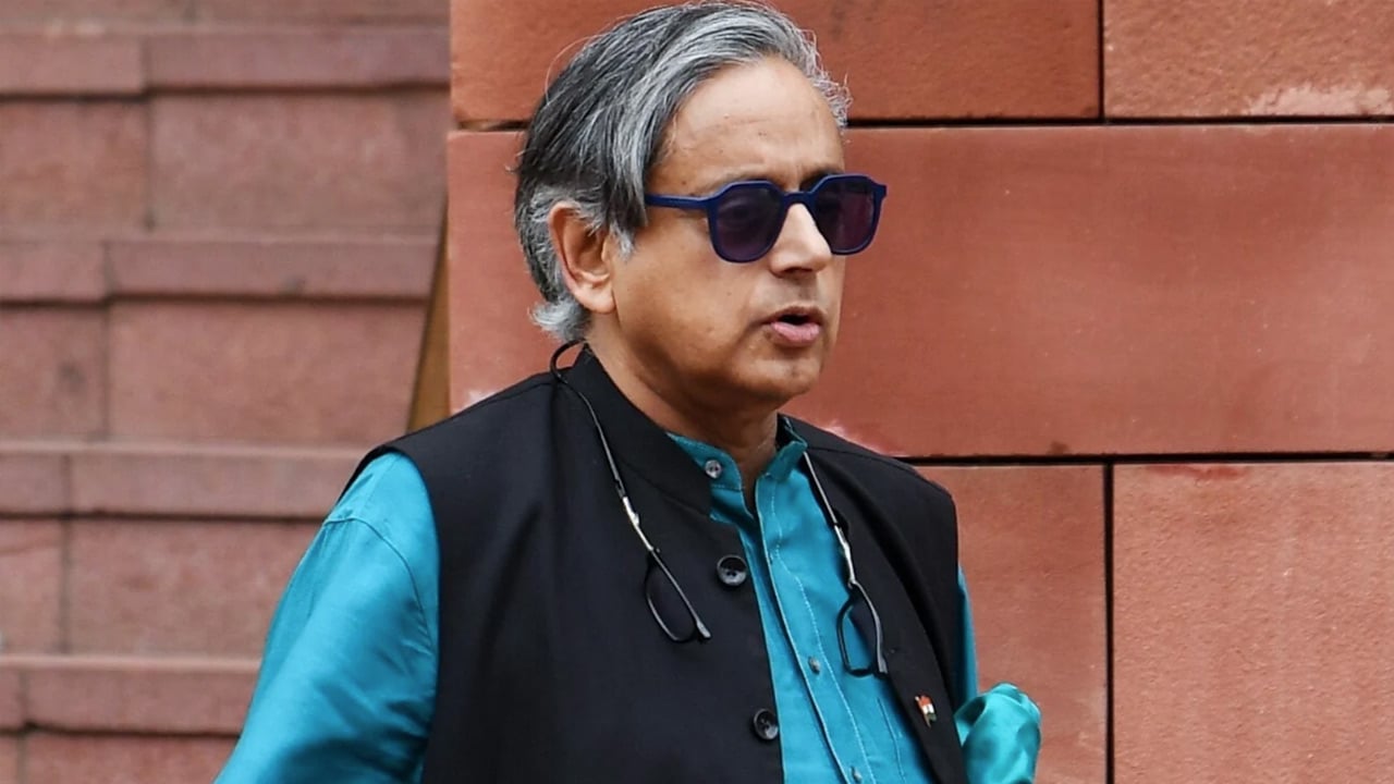 Shashi Tharoor: టీమిండియాకు క్షమాపణలు చెప్పేసిన శశిథరూర్