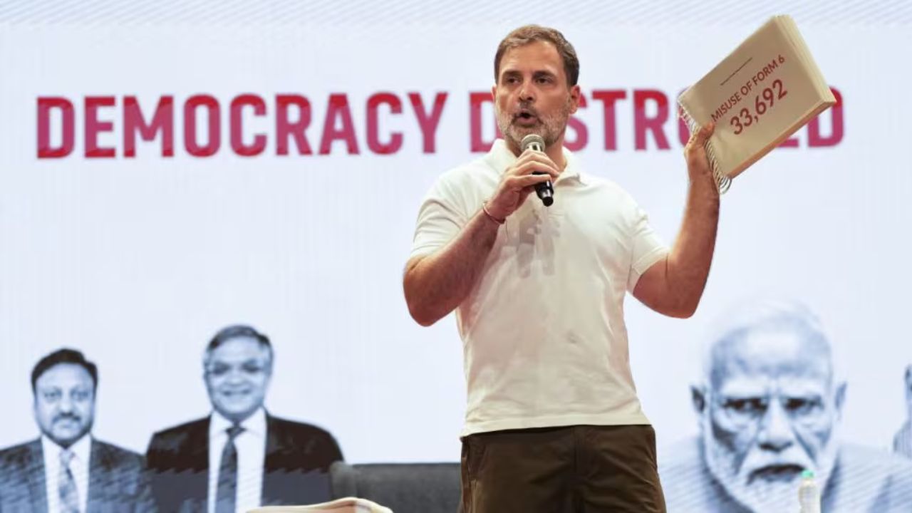 Rahul Gandhi: ఒక సింగిల్ బెడ్ రూం ఇంట్లో 80 మంది ఓటర్లు ఉన్నారట…