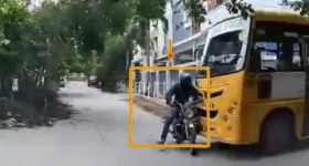 Road Accident: ఘోర ప్రమాదం.. స్కూల్ బస్సు ఢీకొని స్పాట్‌లోనే.. సీసీ వీడియో
