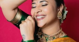 Anasuya: కొప్పేసి,మల్లెపూలు పెట్టిన అనసూయ.. అచ్చ తెలుగు అందంతో మాయ చేస్తున్న ముద్దుగుమ్మ