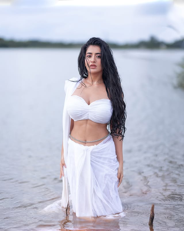 Rashi Singh photo Gallery