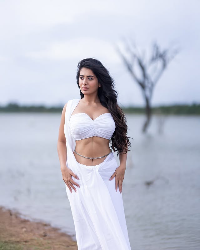 Rashi Singh photo Gallery