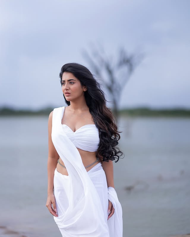 Rashi Singh photo Gallery