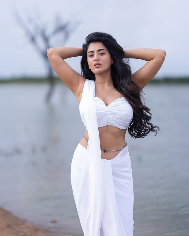 Rashi Singh photo Gallery