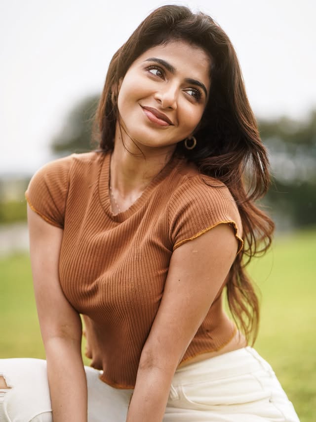 Iswarya Menon Photo gallery