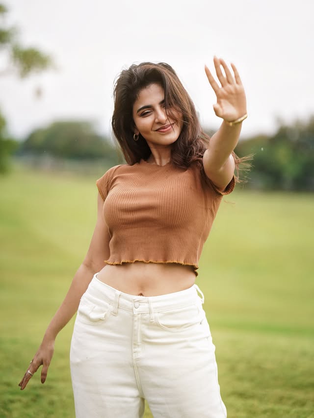 Iswarya Menon Photo gallery