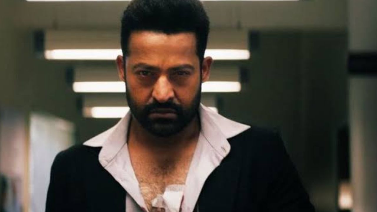 Ntr : ఎన్టీఆర్ ముందు రెండు సవాళ్లు.. బాలీవుడ్ లో టార్గెట్ చేశారా..?